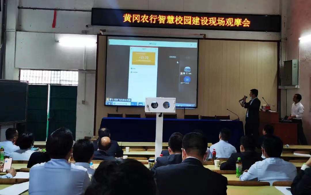 精彩纷呈！闻一多中学智慧校园多场景应用引围观！(图1)